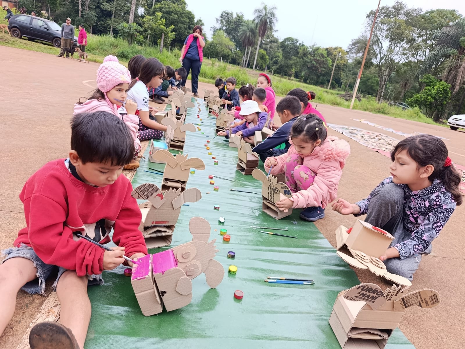 Jugar, crear y reciclar: el trabajo de "Planeta Cartón" en los barrios de Eldorado 4